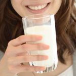 朗報！尿酸を排出する食べ物｜牛乳が尿酸値を下げる効果あり！